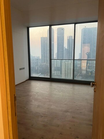 Room in 4 BHK Apartment at Rustomjee Crown, Prabhadevi – for Rent