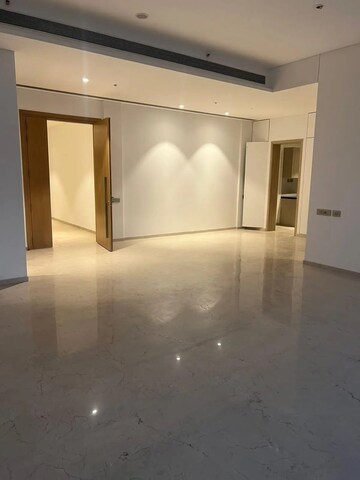 Room in 4 BHK Apartment at Rustomjee Crown, Prabhadevi – for Rent