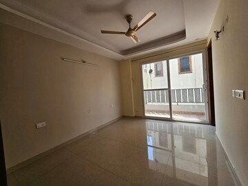 Room in 3 BHK Builder Floor at Sector 56 – for Rent