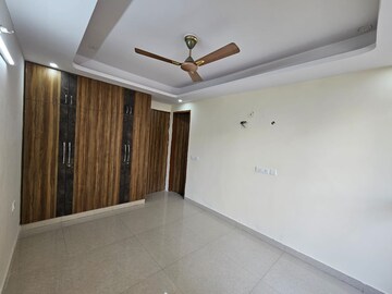 Room in 3 BHK Builder Floor at Sector 56 – for Rent