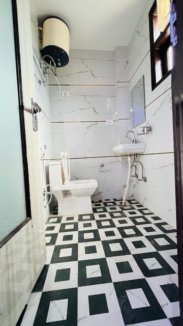 Bathroom in 1 RK Builder Floor at Sector 55 – for Rent