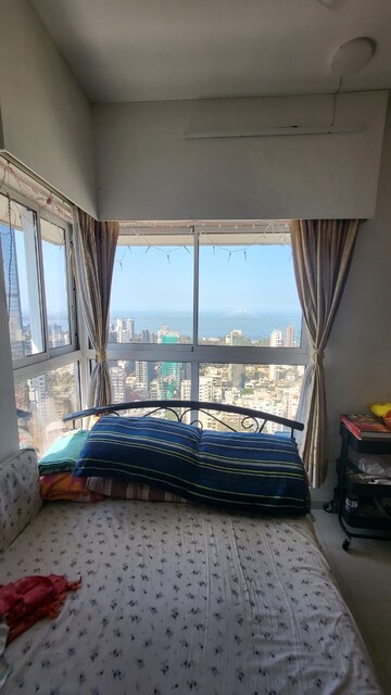 Bedroom in 2 BHK Apartment at Wadhwa Pristine, Matunga West – for Rent