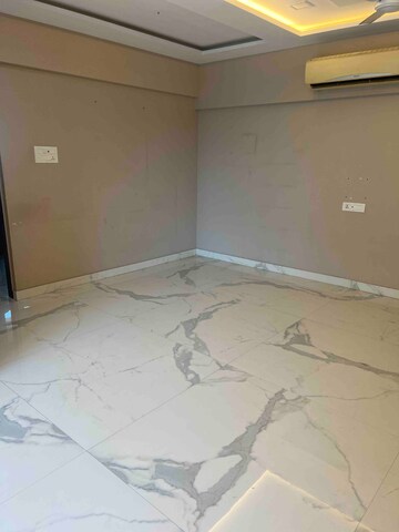 Room in 2 BHK Apartment at Andheri West – for Rent