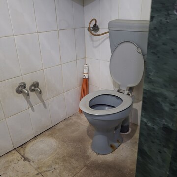 Bathroom in 2 BHK Apartment at Kopar Khairane – for Rent