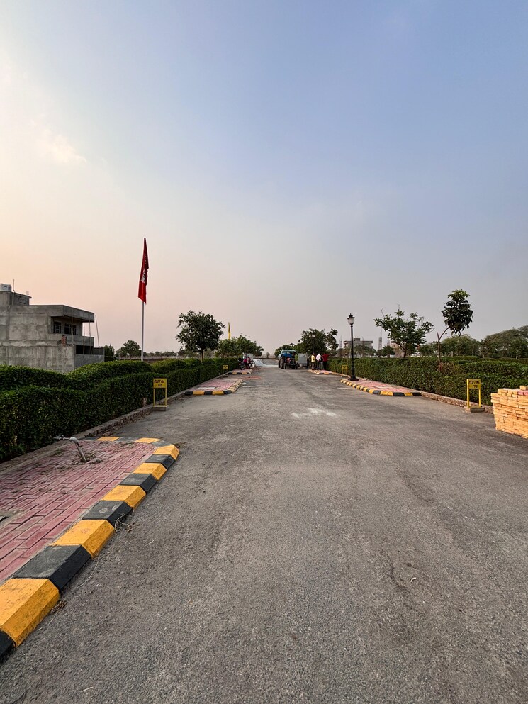 Garden, omaxe-city-omaxe-heights  170 Sq.Yd. Plot In Sector 97 Faridabad 8489330