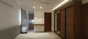 Room in 3 BHK Apartment at Rajapushpa Provincia, Narsingi – for Rent