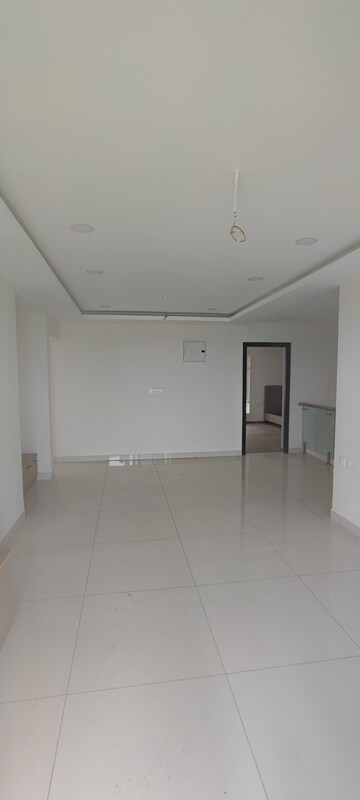 Room in 3 BHK Apartment at Rajapushpa Provincia, Narsingi – for Rent