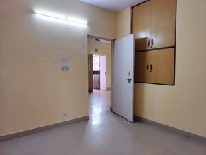 Room in 2 BHK Apartment at Sarita Vihar Pocket-J RWA, Sarita Vihar – for Sale