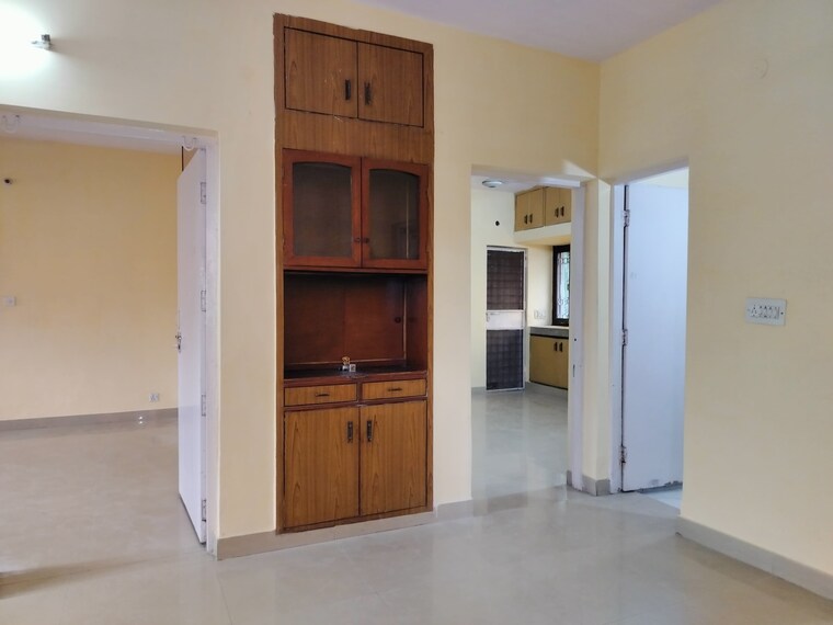 Room, sarita-vihar-pocket-j-rwa 2 Bedroom 929 Sq.Ft. Apartment In Sarita Vihar Delhi 8489518