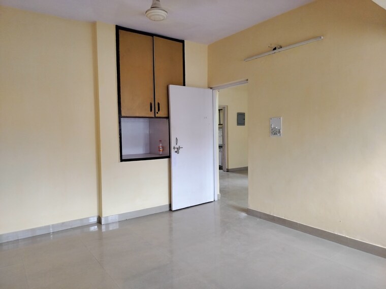 Room, sarita-vihar-pocket-j-rwa 2 Bedroom 929 Sq.Ft. Apartment In Sarita Vihar Delhi 8489518