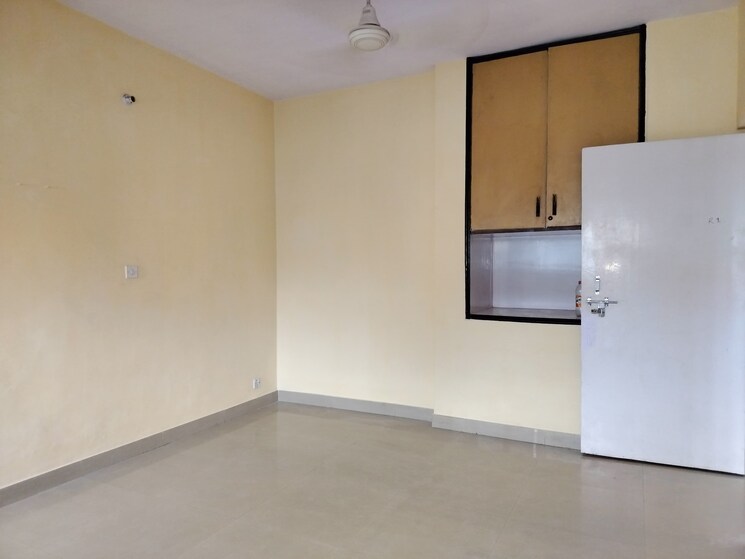 Room, sarita-vihar-pocket-j-rwa 2 Bedroom 929 Sq.Ft. Apartment In Sarita Vihar Delhi 8489518