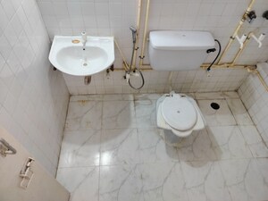 Bathroom in 2 BHK Apartment at Sarita Vihar Pocket-J RWA, Sarita Vihar – for Sale
