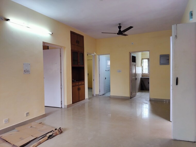 Room, sarita-vihar-pocket-j-rwa 2 Bedroom 929 Sq.Ft. Apartment In Sarita Vihar Delhi 8489518