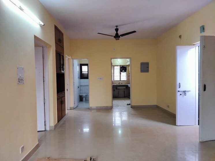 Room, sarita-vihar-pocket-j-rwa 2 Bedroom 929 Sq.Ft. Apartment In Sarita Vihar Delhi 8489518