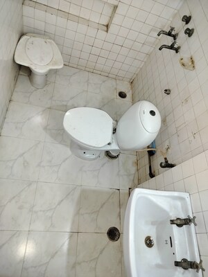 Bathroom in 2 BHK Apartment at Sarita Vihar Pocket-J RWA, Sarita Vihar – for Sale