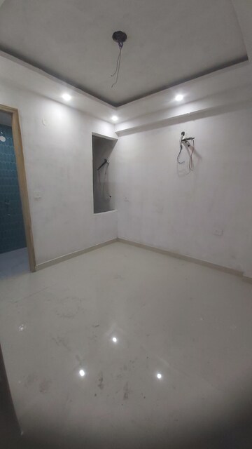 Furnished Amenities in 3.5 BHK Builder Floor at Acharya Niketan – for Sale