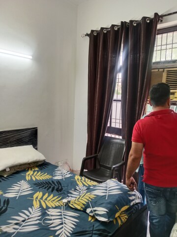 Room in 2.5 BHK Independent House at Ansals Sushant City – for Rent