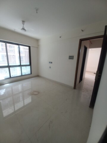 Room in 1 BHK Apartment at Shiv Shakti Tower 28, Malad East – for Rent