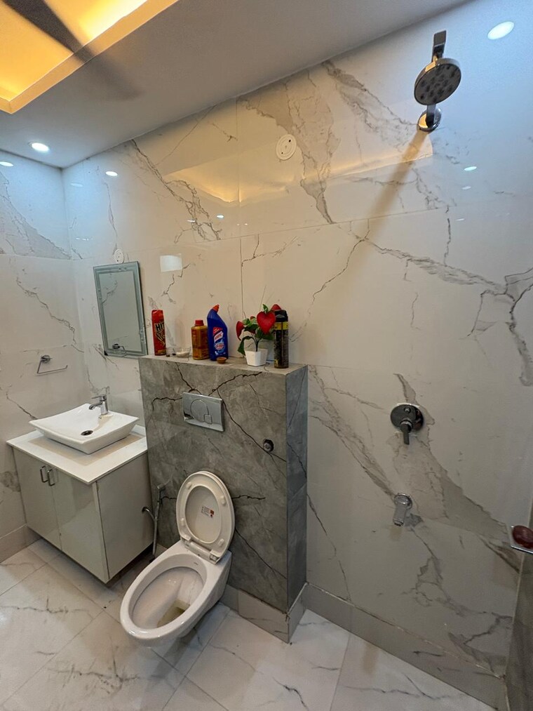 Bathroom, sector 43 3 Bedroom 1400 Sq.Ft. Builder Floor In Sector 43 Faridabad 8489665