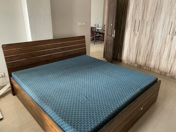 Bedroom in 3 BHK Apartment at Gomti Nagar – for Rent