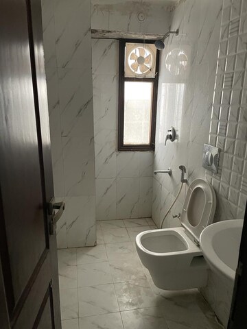 Bathroom in 3 BHK Apartment at Gomti Nagar – for Rent