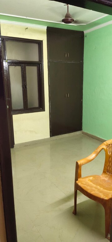 Furnished Amenities in 2 BHK Builder Floor at New Ashok Nagar – for Rent