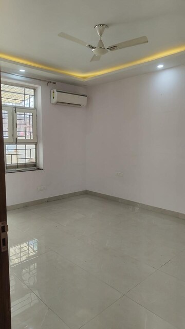 Room in 3 BHK Apartment at Ireo Skyon, Sector 60 – for Sale