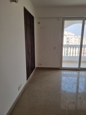 Room in 3 BHK Apartment at Ramprastha City The View, Sector 37d – for Rent