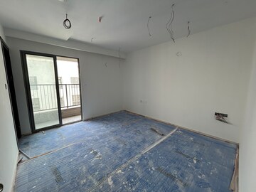 Room in 4 BHK Apartment at DSR The Classe, Narsingi – for Rent