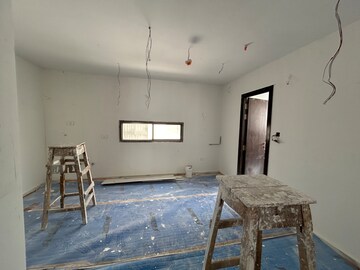 Room in 4 BHK Apartment at DSR The Classe, Narsingi – for Rent