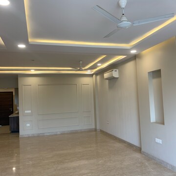 Room in 4 BHK Builder Floor at Ansal API Esencia, Sector 67 – for Sale
