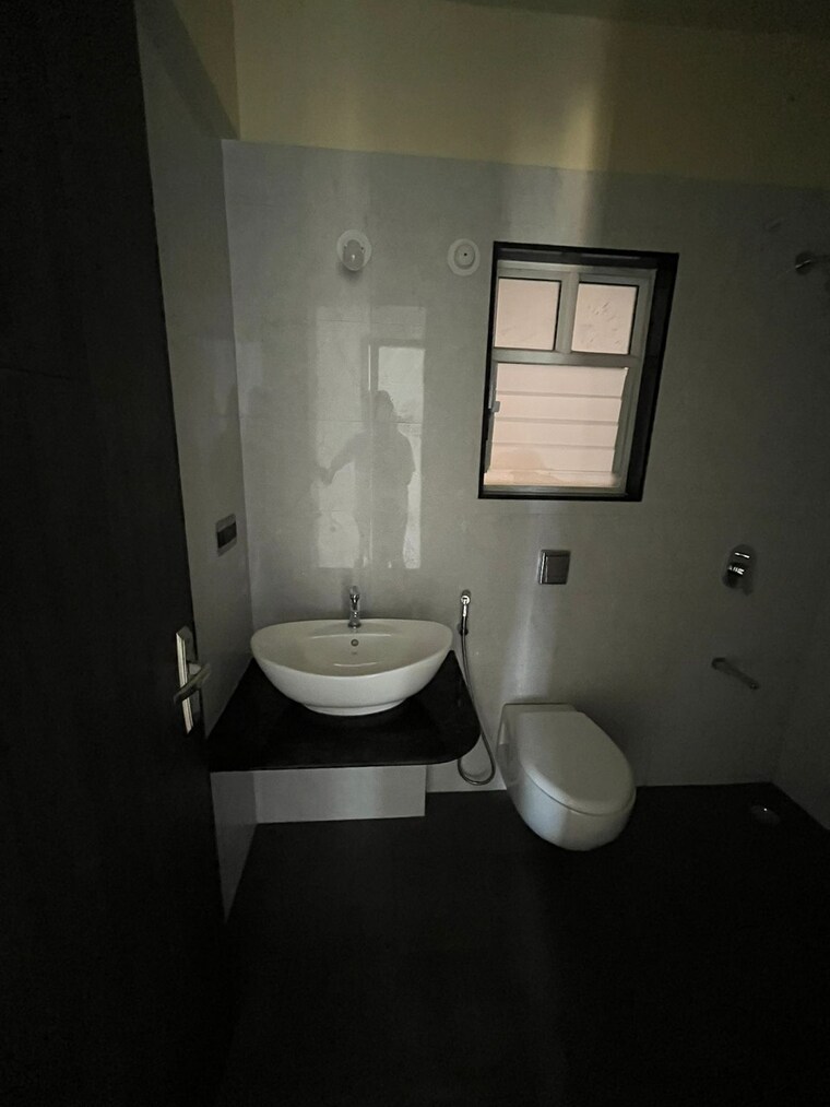 Bathroom, nyati-group-evolve-2 2 Bedroom 1050 Sq.Ft. Apartment In Magarpatta City Pune 8490001