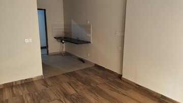 Room in 1 BHK Apartment at Paramount Golfforeste, Zeta I Greater Noida – for Rent