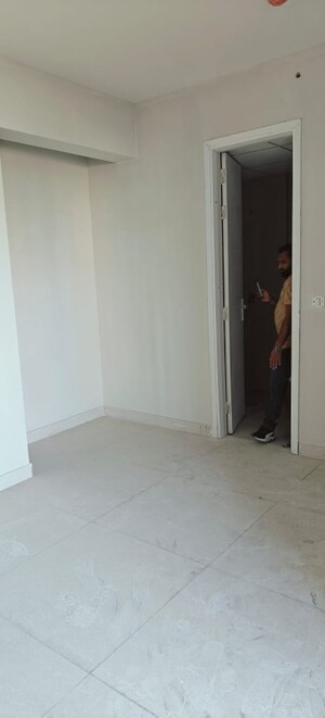 Room in 2 BHK Apartment at Eldeco Live By The Greens, Sector 150 – for Sale