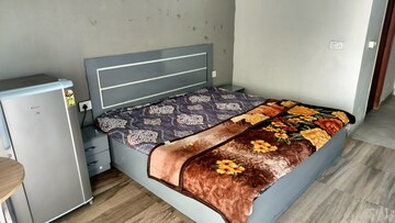 Bedroom in 1 BHK Apartment at Paramount Golfforeste, Zeta I Greater Noida – for Rent