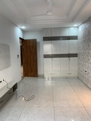 Building Lobby in 4 BHK Builder Floor at Sector 37 – for Sale