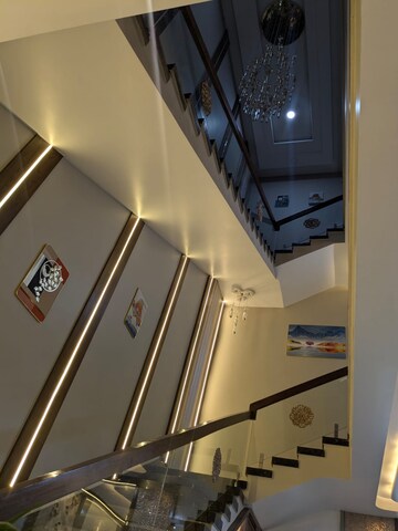 Furnished Amenities in 6 BHK Villa at Vaishali Nagar – for Sale