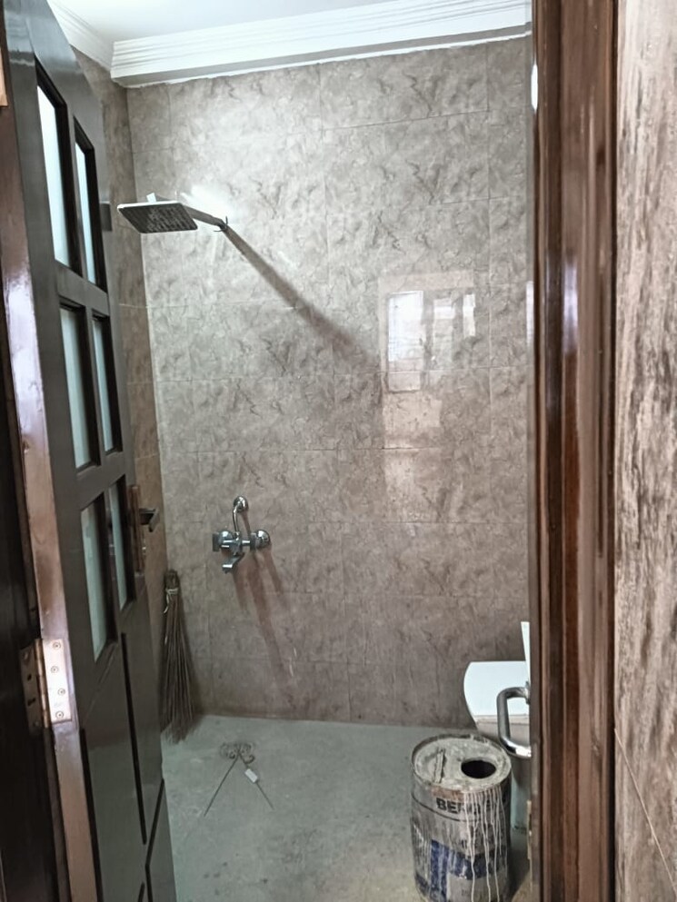 Bathroom, uppal-southend 3 Bedroom 1800 Sq.Ft. Builder Floor In Sector 49 Gurgaon 8490364