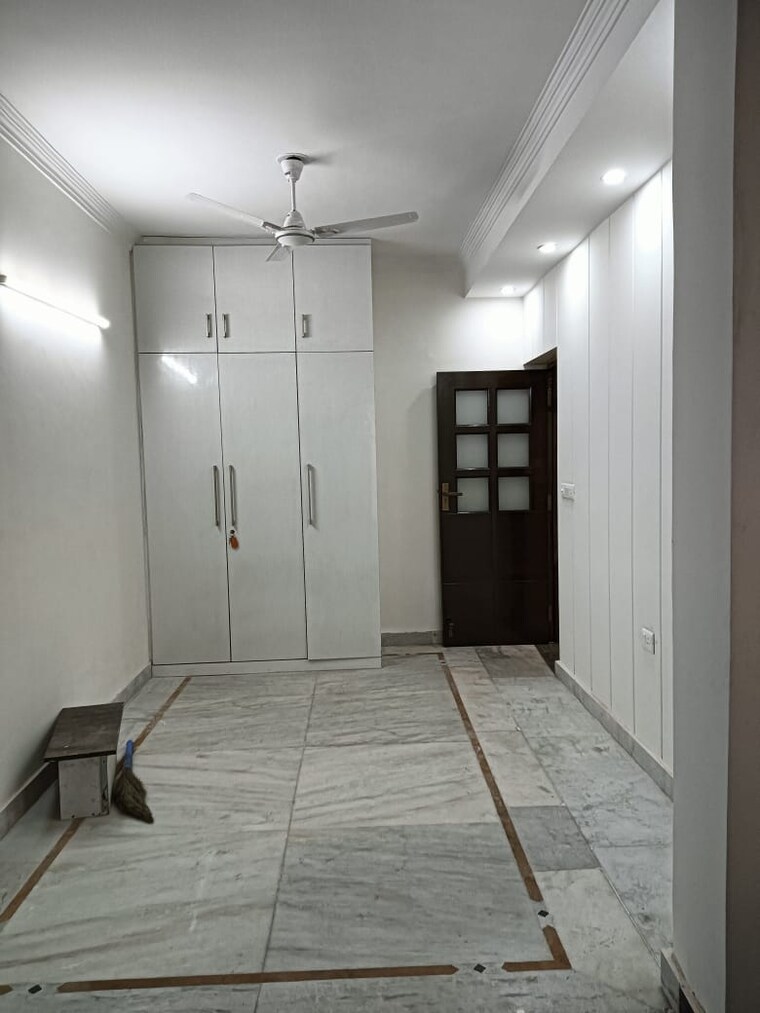 Room, uppal-southend 3 Bedroom 1800 Sq.Ft. Builder Floor In Sector 49 Gurgaon 8490364