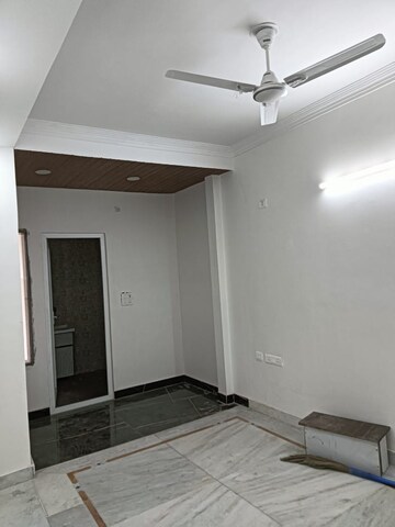 Building Lobby in 3 BHK Builder Floor at Uppal Southend, Sector 49 – for Sale