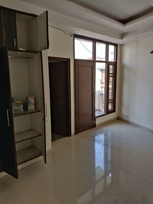 Room in 3 BHK Builder Floor at Guru Nanak Enclave, Dhakoli Village – for Sale