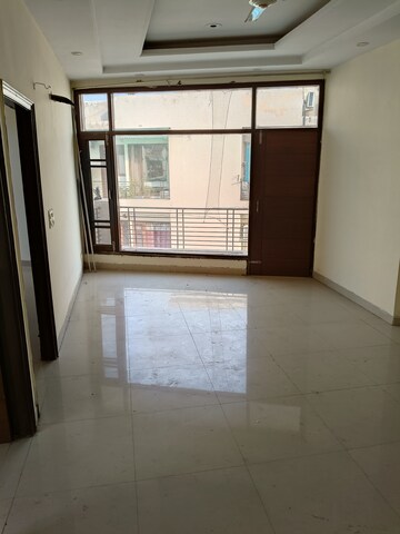 Room in 3 BHK Builder Floor at Guru Nanak Enclave, Dhakoli Village – for Sale