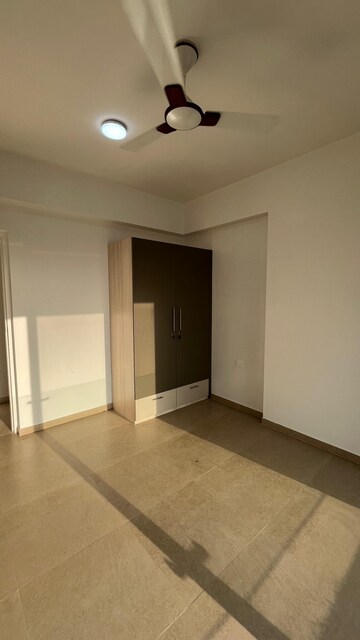 Room in 3 BHK Apartment at Kanakia Silicon Valley, Powai – for Rent