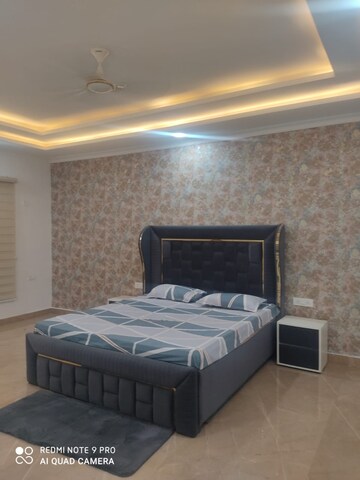 Bedroom in 4 BHK Builder Floor at Sector 42 – for Rent