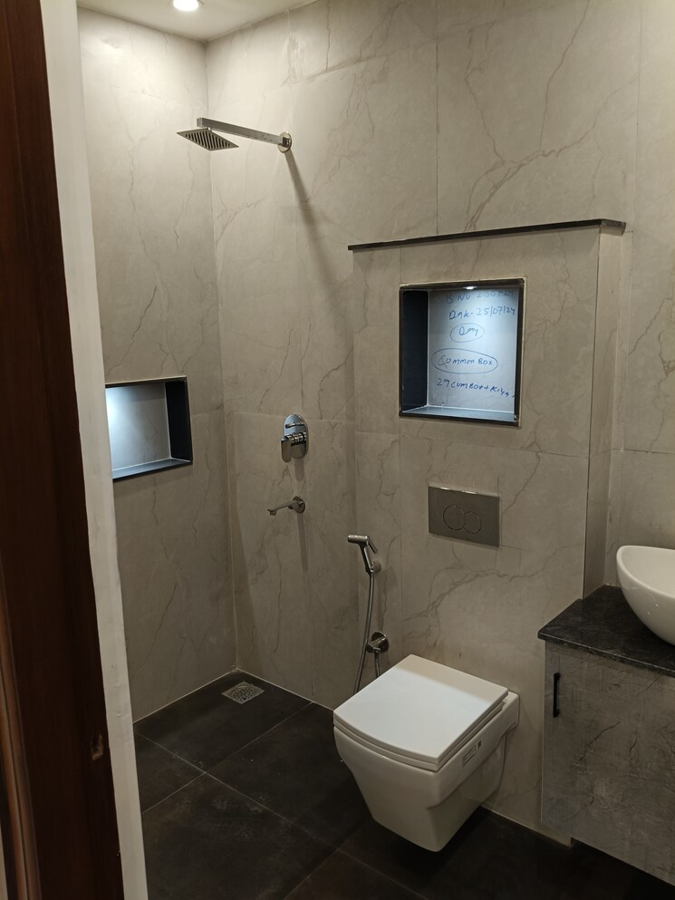 Bathroom, peer mucchalla 3 Bedroom 1200 Sq.Ft. Builder Floor In Peer Mucchalla Zirakpur 8490381