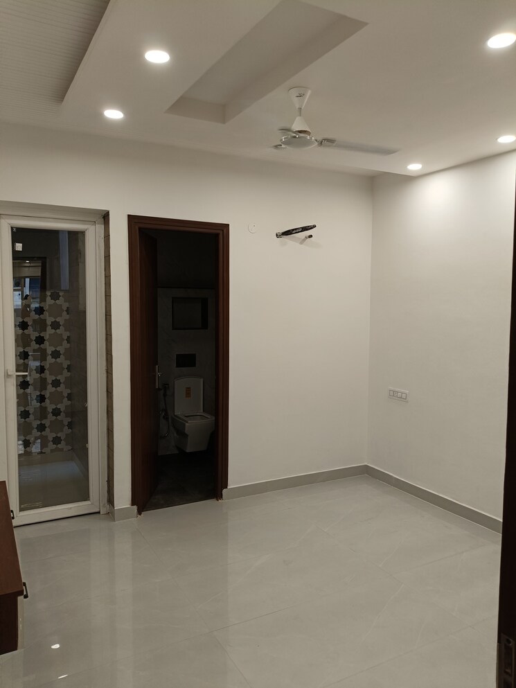 Room, peer mucchalla 3 Bedroom 1200 Sq.Ft. Builder Floor In Peer Mucchalla Zirakpur 8490381
