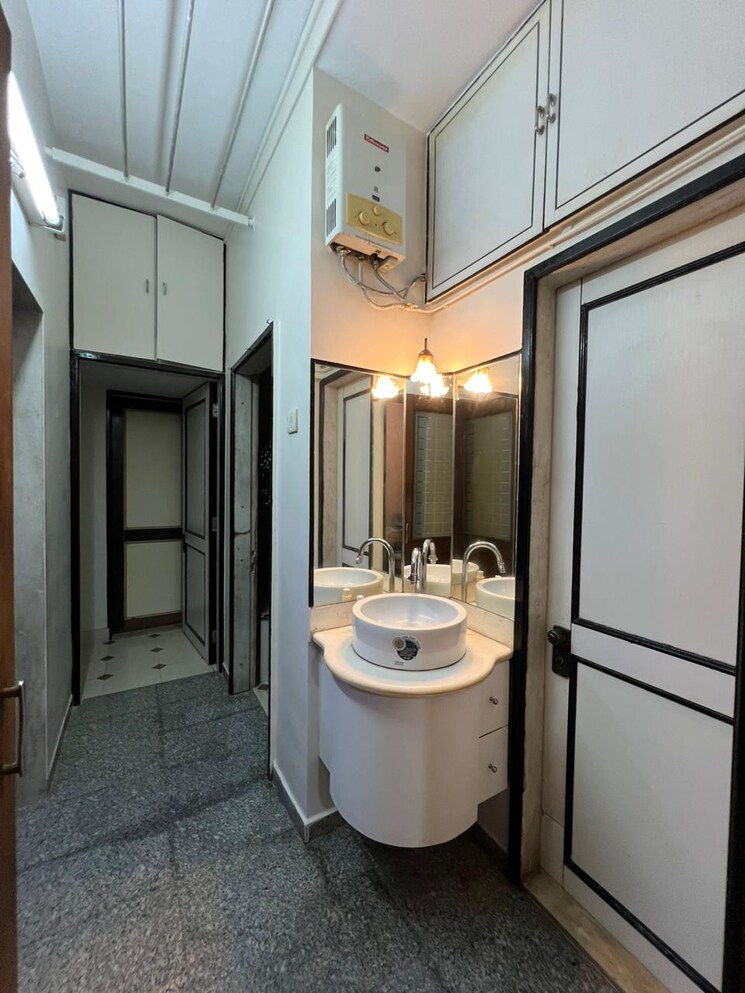 Bathroom, gods-gift-chs-vile-parle-west 2 Bedroom 7500 Sq.Ft. Apartment In Vile Parle West Mumbai 8490405