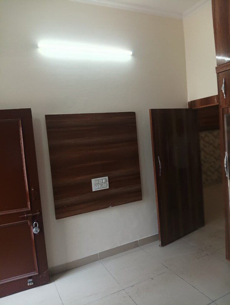 Room, dhakoli village 3 Bedroom 1350 Sq.Ft. Builder Floor In Dhakoli Village Zirakpur 8490401