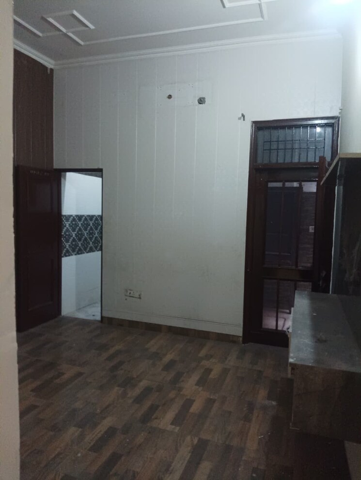 Room, dhakoli village 3 Bedroom 1350 Sq.Ft. Builder Floor In Dhakoli Village Zirakpur 8490401