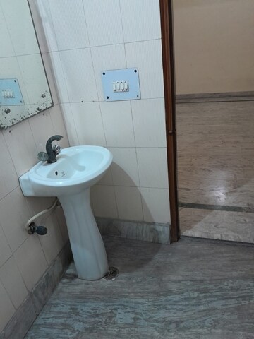 Bathroom in 6+ BHK Villa at RWA Apartments, Sector 31 – for Sale
